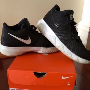 Nike Kyrie Irving Low Basketball Shoes - Boys 6.5